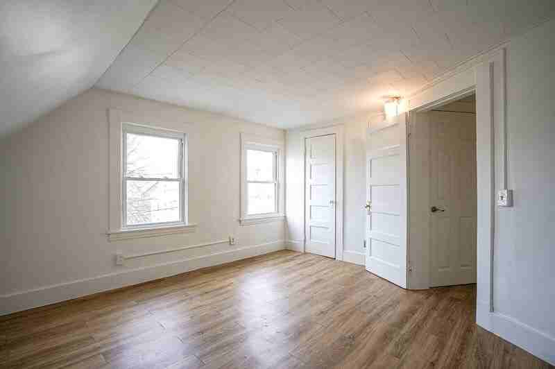 83 Wilmont St - Photo 7 of 12