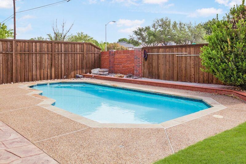 8204 Tavaros Dr - Photo 3 of 43