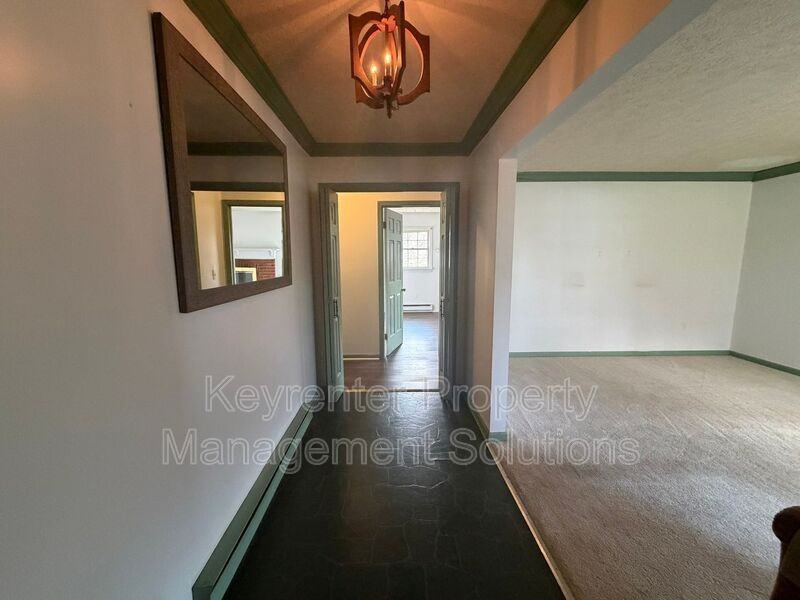 907 Ladd Rd - Photo 2 of 46