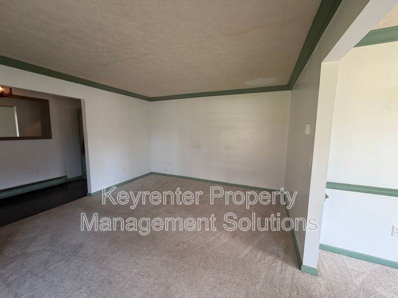 907 Ladd Rd - Photo 5 of 46