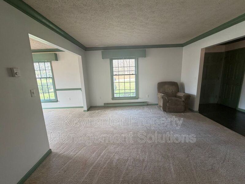 907 Ladd Rd - Photo 7 of 46