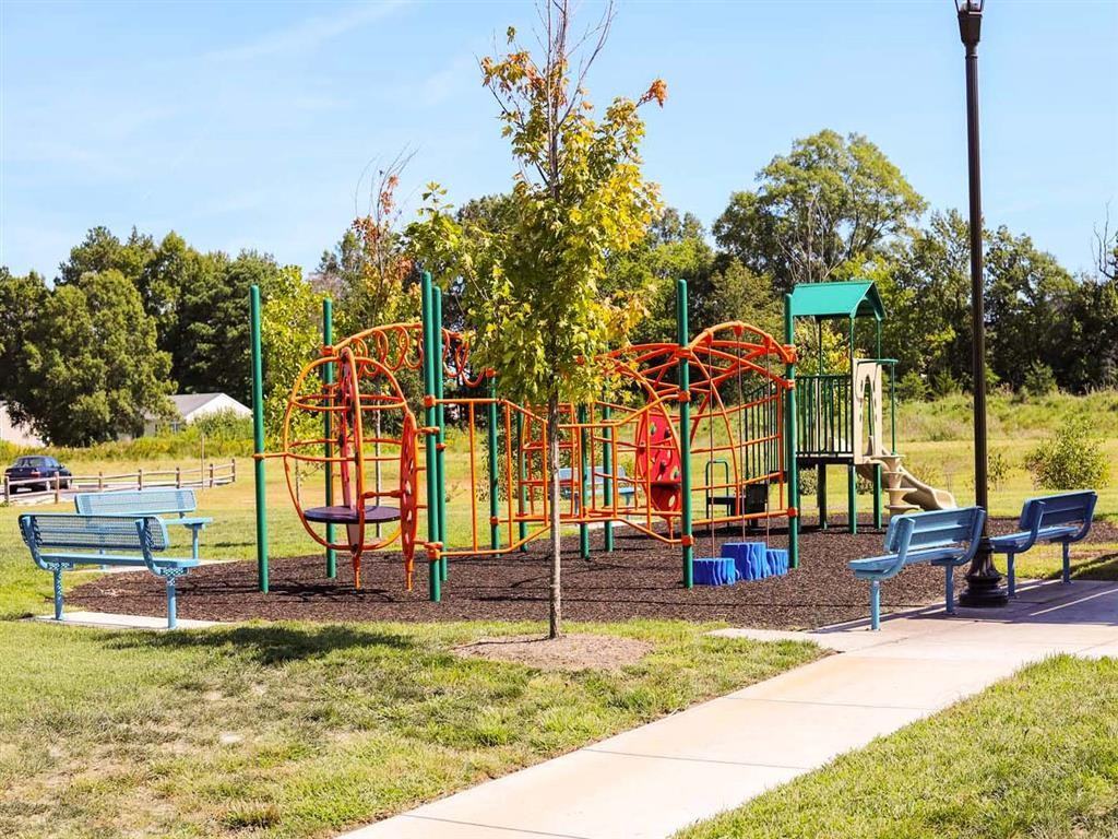 Reserve at Somerset Commons - Photo 4 of 10