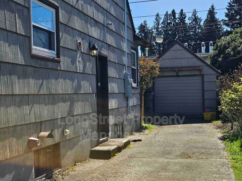 224 N Russet St - Photo 2 of 46