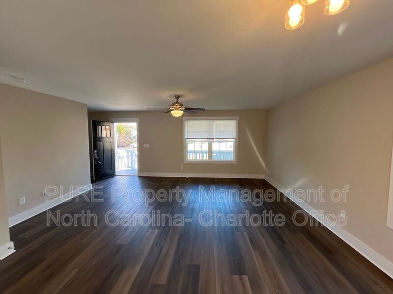 1402 Martin Luther King Ave #B - Photo 5 of 12