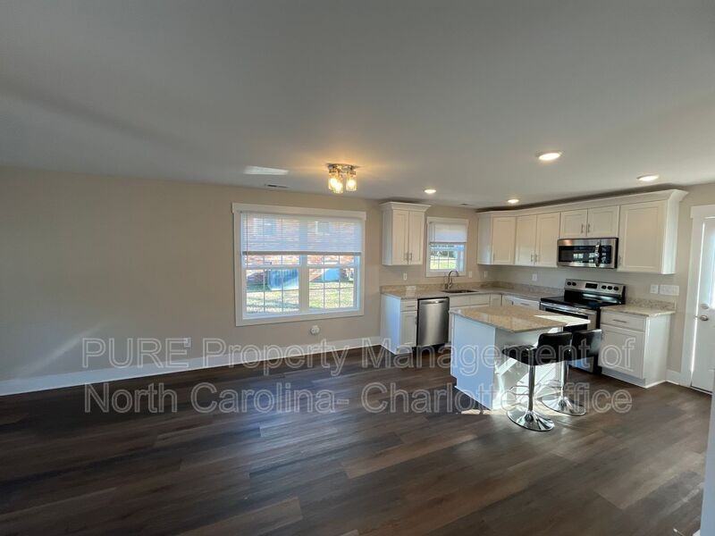 1402 Martin Luther King Ave #B - Photo 6 of 12