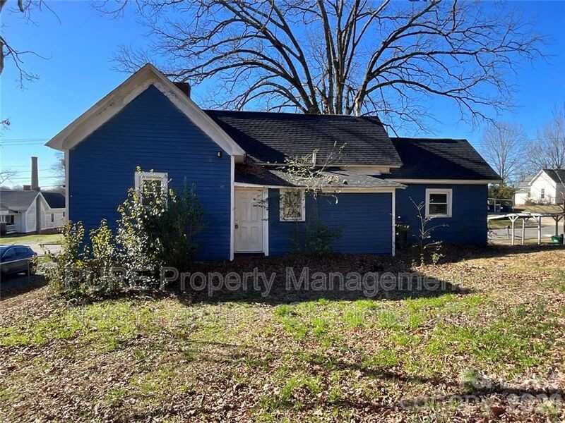 330 N Depot St - Photo 2 of 3