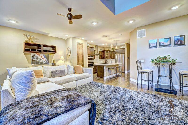 386 W Ridges Blvd - Photo 2 of 11