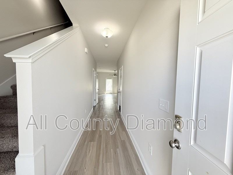 7682 Shadow Lake Dr - Photo 4 of 33