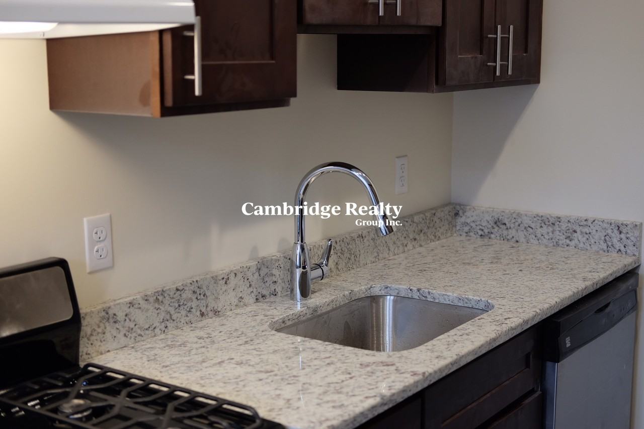 33 Walbridge St #7T - Photo 4 of 16