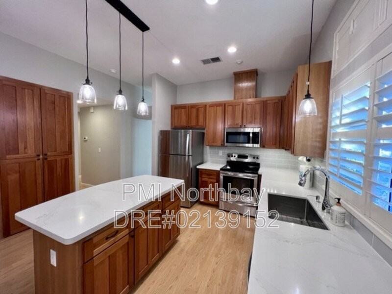 1465 Wedgewood Ct - Photo 4 of 17