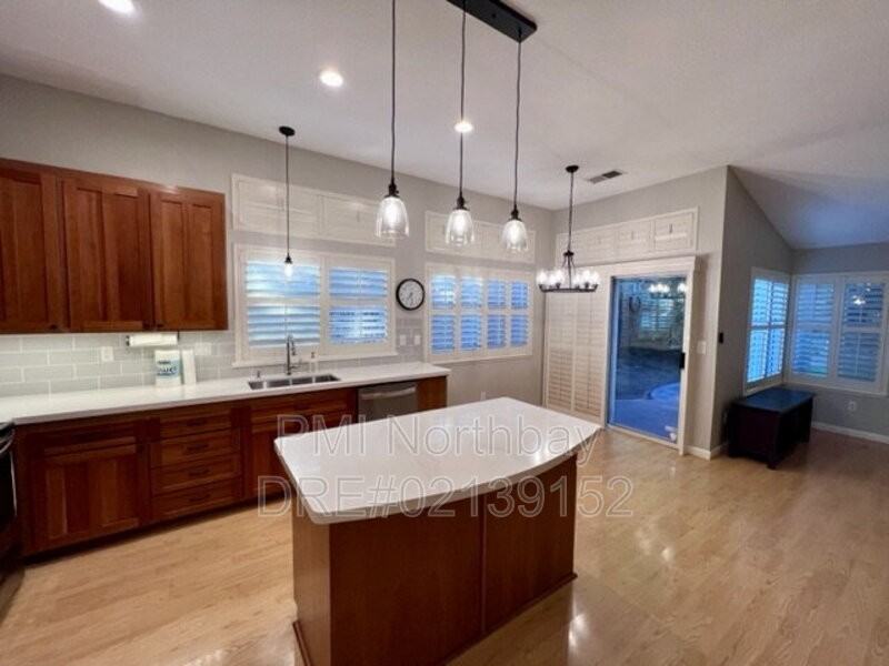 1465 Wedgewood Ct - Photo 6 of 17