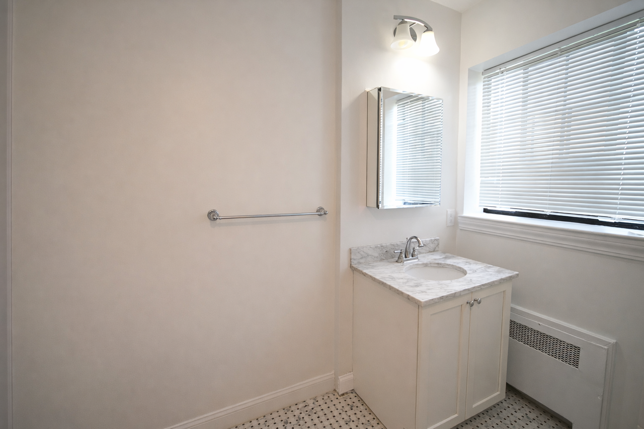 108 Sewall Ave #3 - Photo 7 of 7