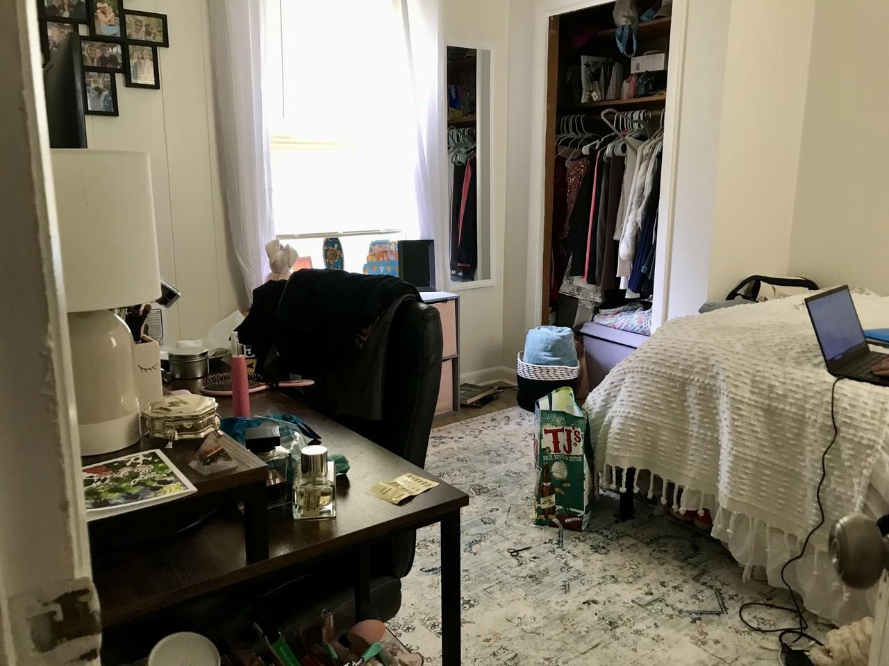 79 Cushing St - Photo 6 of 14