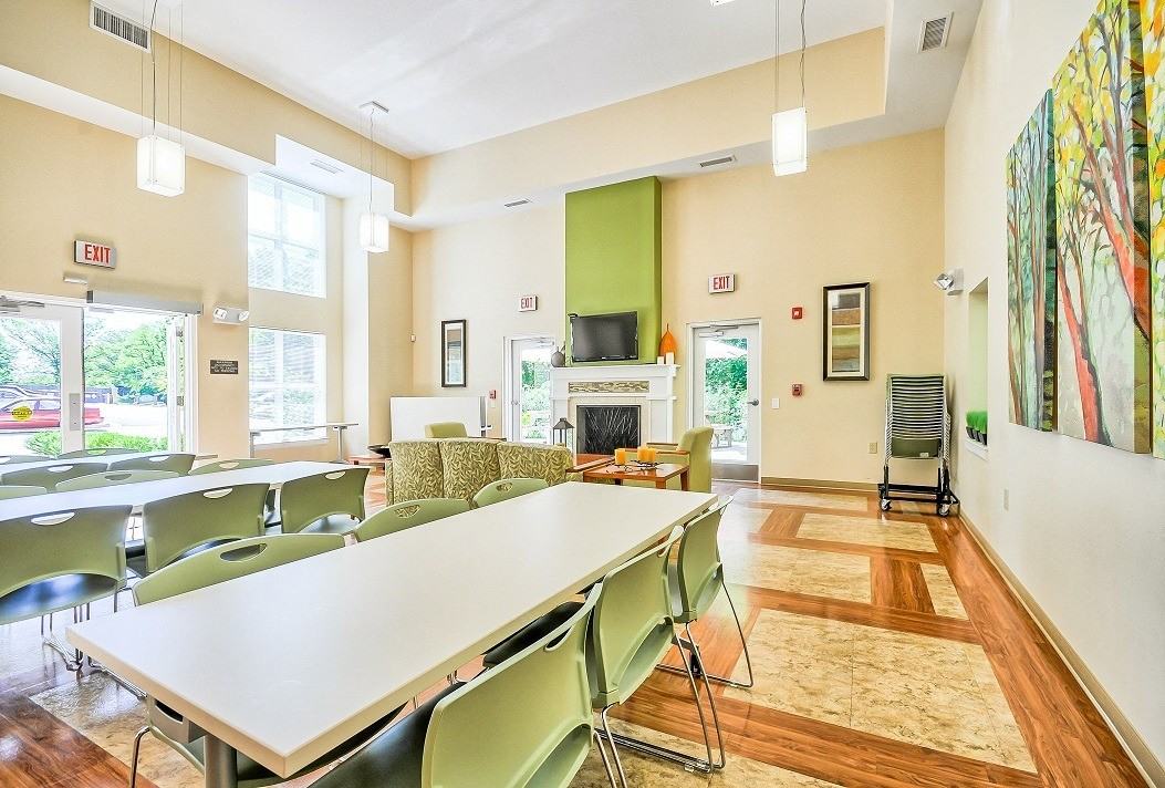 West Wood Oaks Apartments - Photo 4 of 8