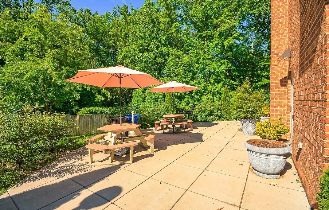 West Wood Oaks Apartments - Photo 7 of 8