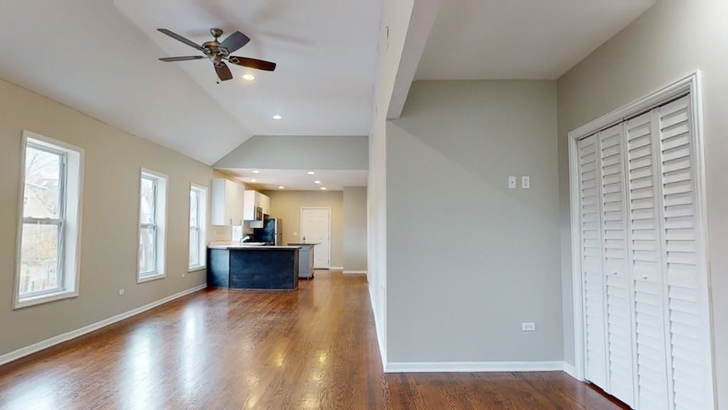 2101 W Fletcher St #4 - Photo 5 of 20