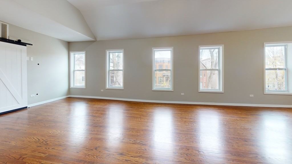 2101 W Fletcher St #4 - Photo 6 of 20