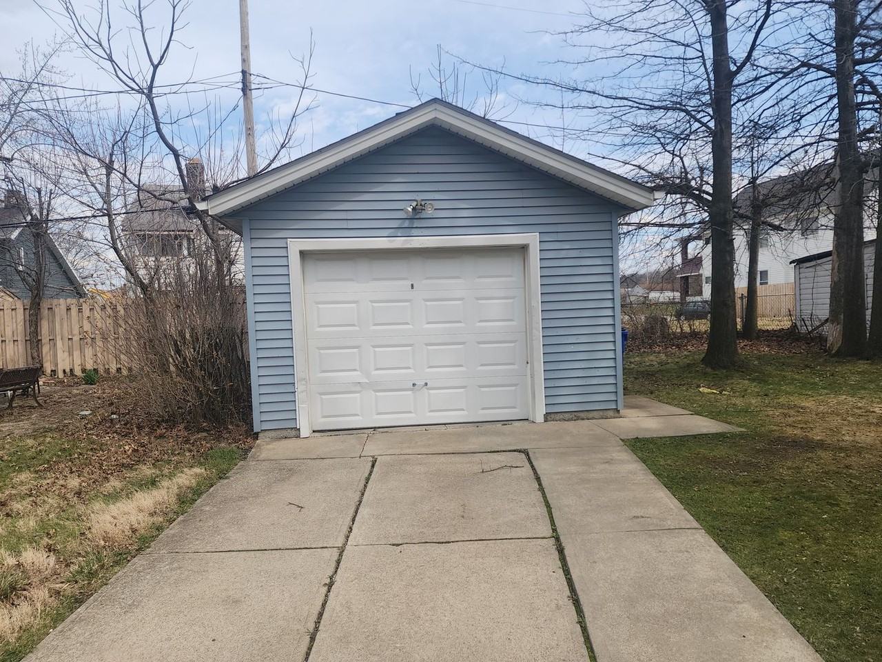 1517 Larchmont Rd - Photo 2 of 10