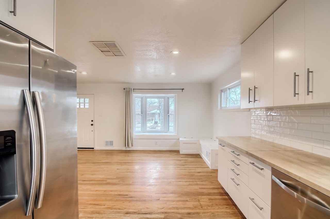 207 Teal St - Photo 4 of 38