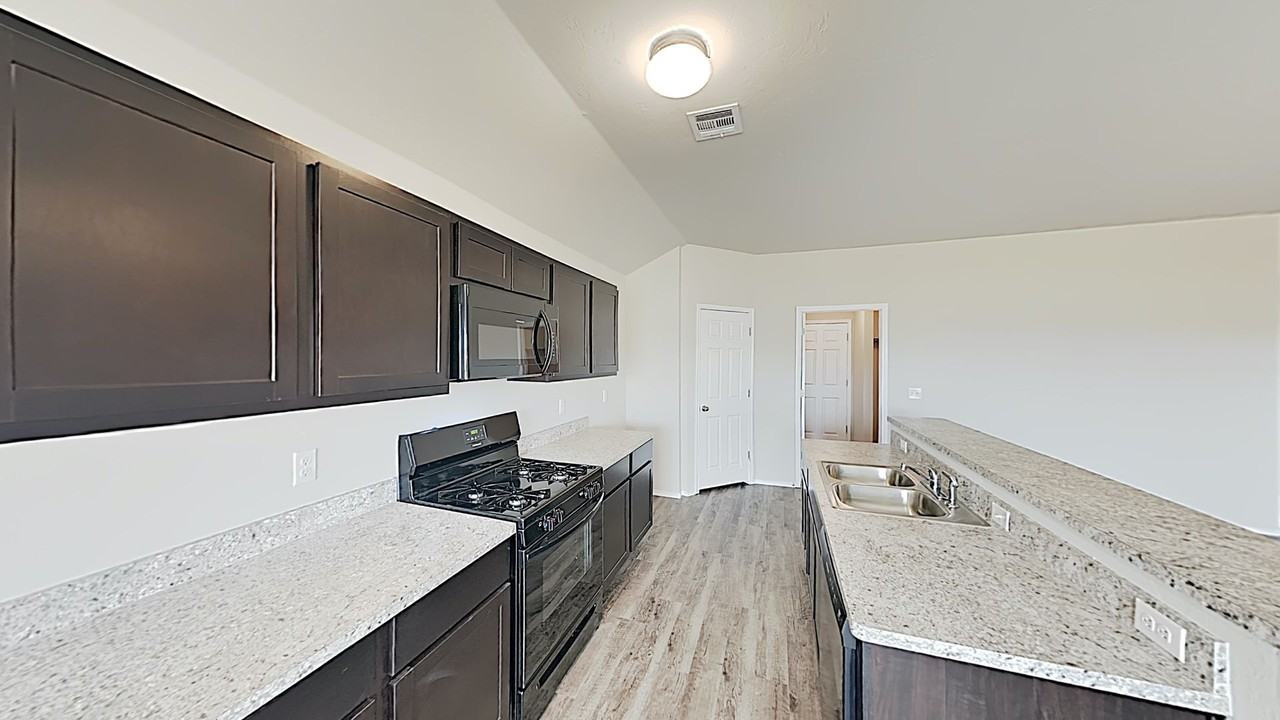 9704 Laredo Ln - Photo 5 of 18