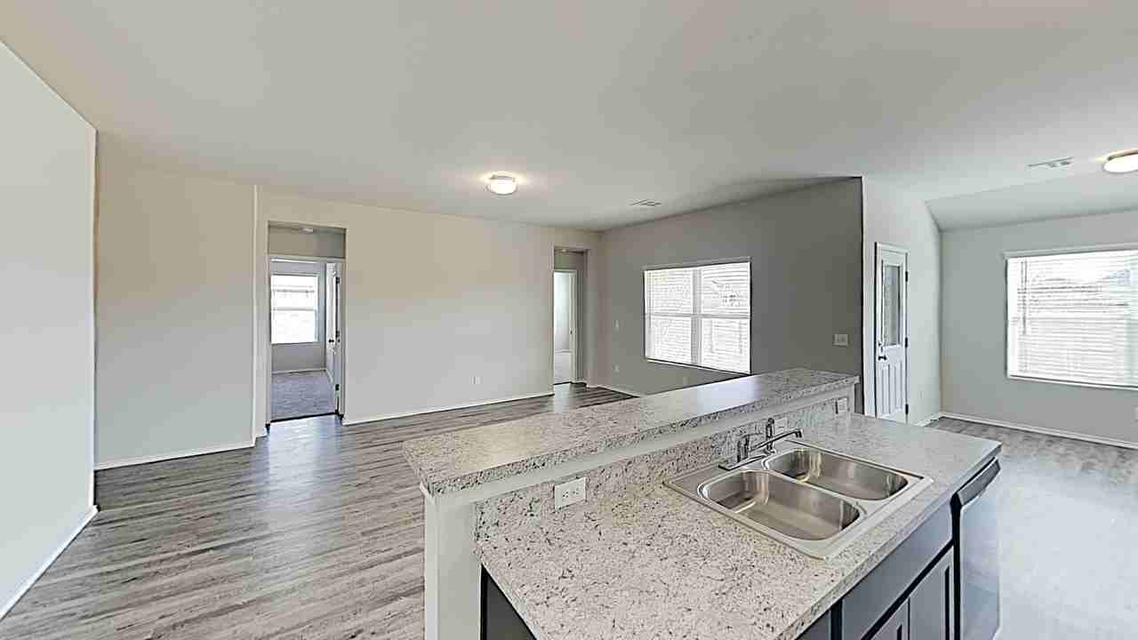 9704 Laredo Ln - Photo 6 of 18