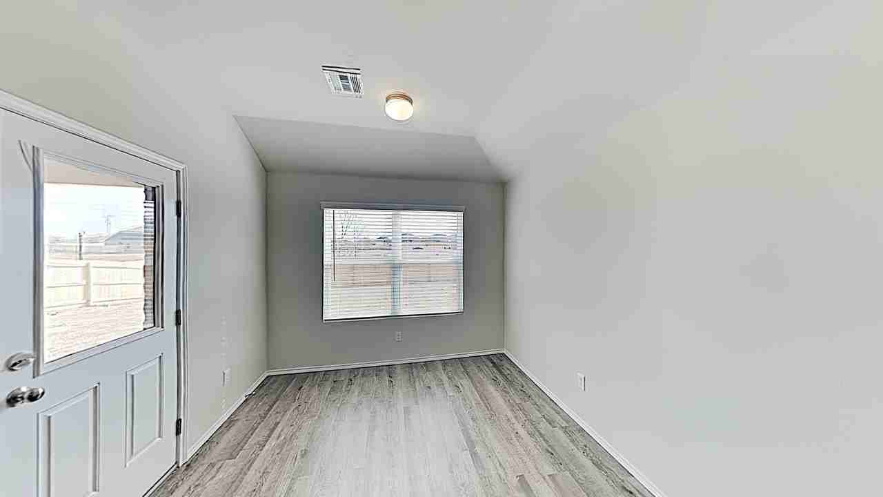 9704 Laredo Ln - Photo 7 of 18