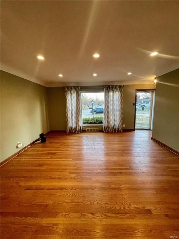 8501 Grantshire Ln - Photo 4 of 18