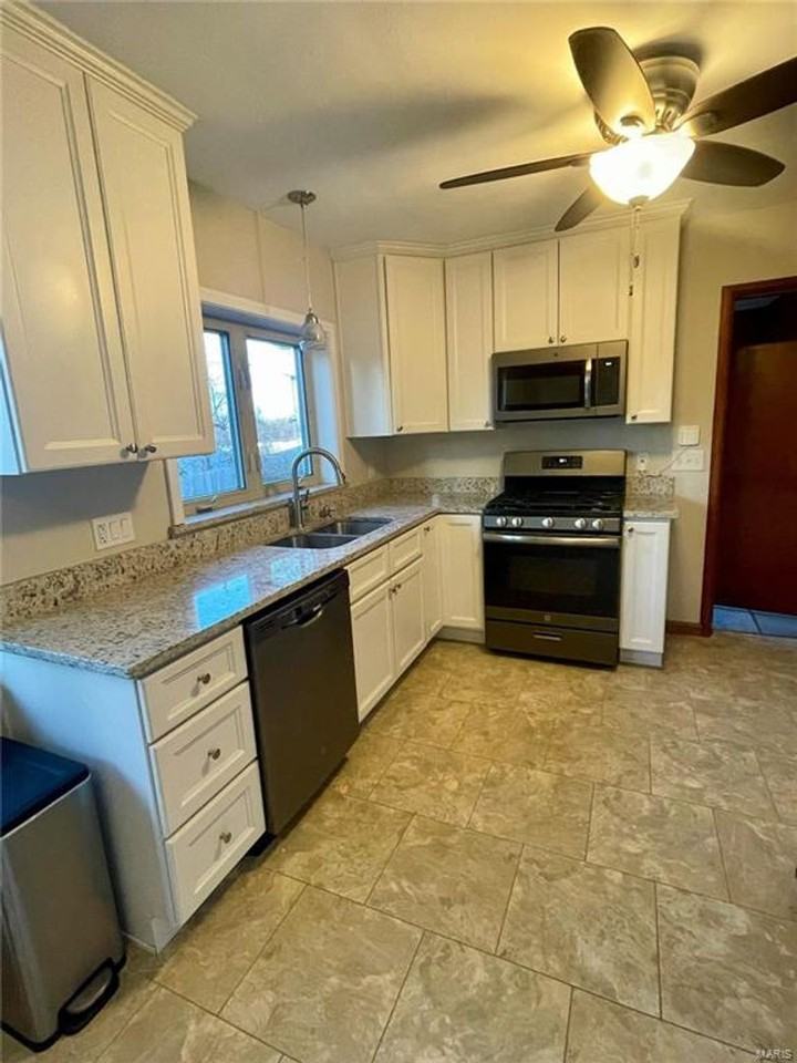 8501 Grantshire Ln - Photo 5 of 18