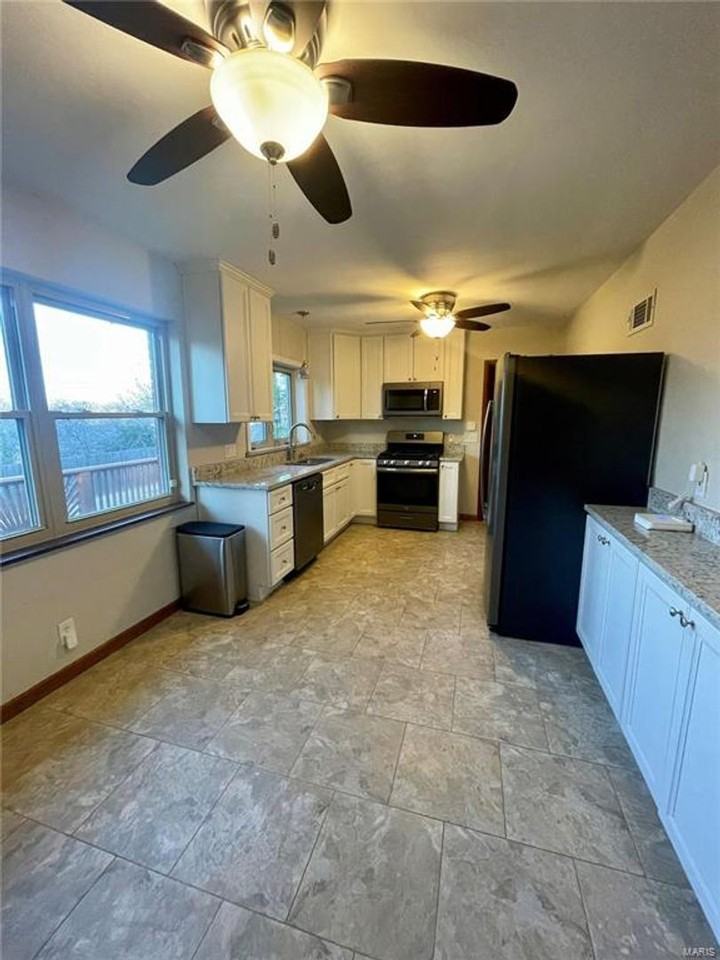 8501 Grantshire Ln - Photo 6 of 18