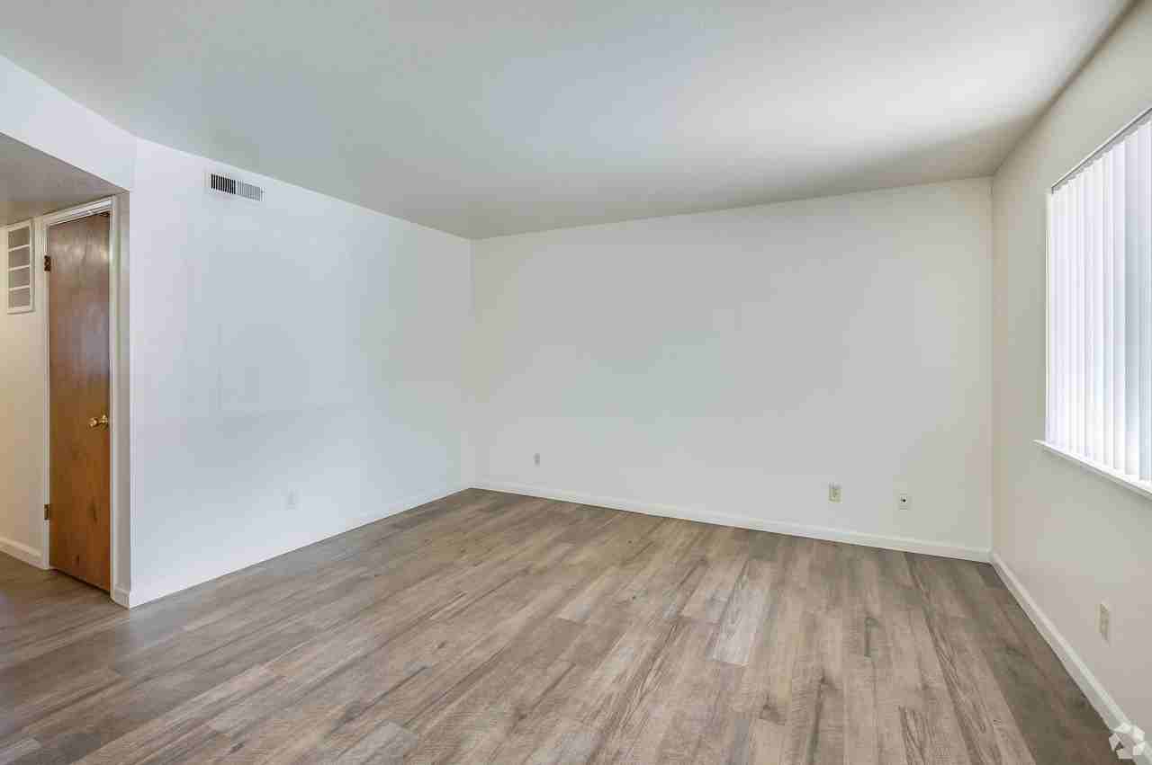 Summer Village Apartments - Photo 4 of 44