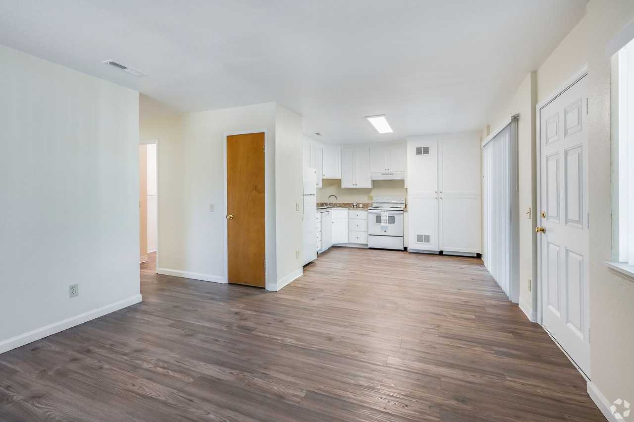 Summer Village Apartments - Photo 5 of 44