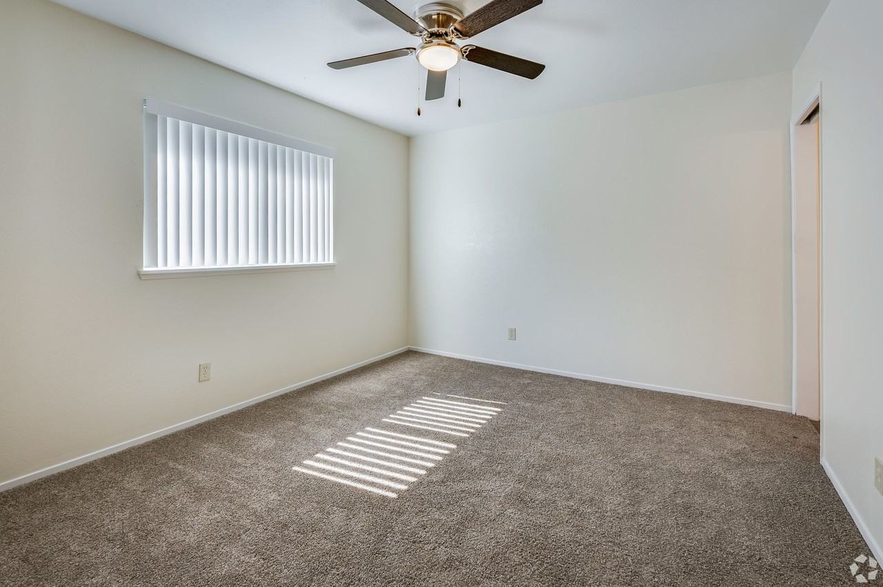 Summer Village Apartments - Photo 6 of 29