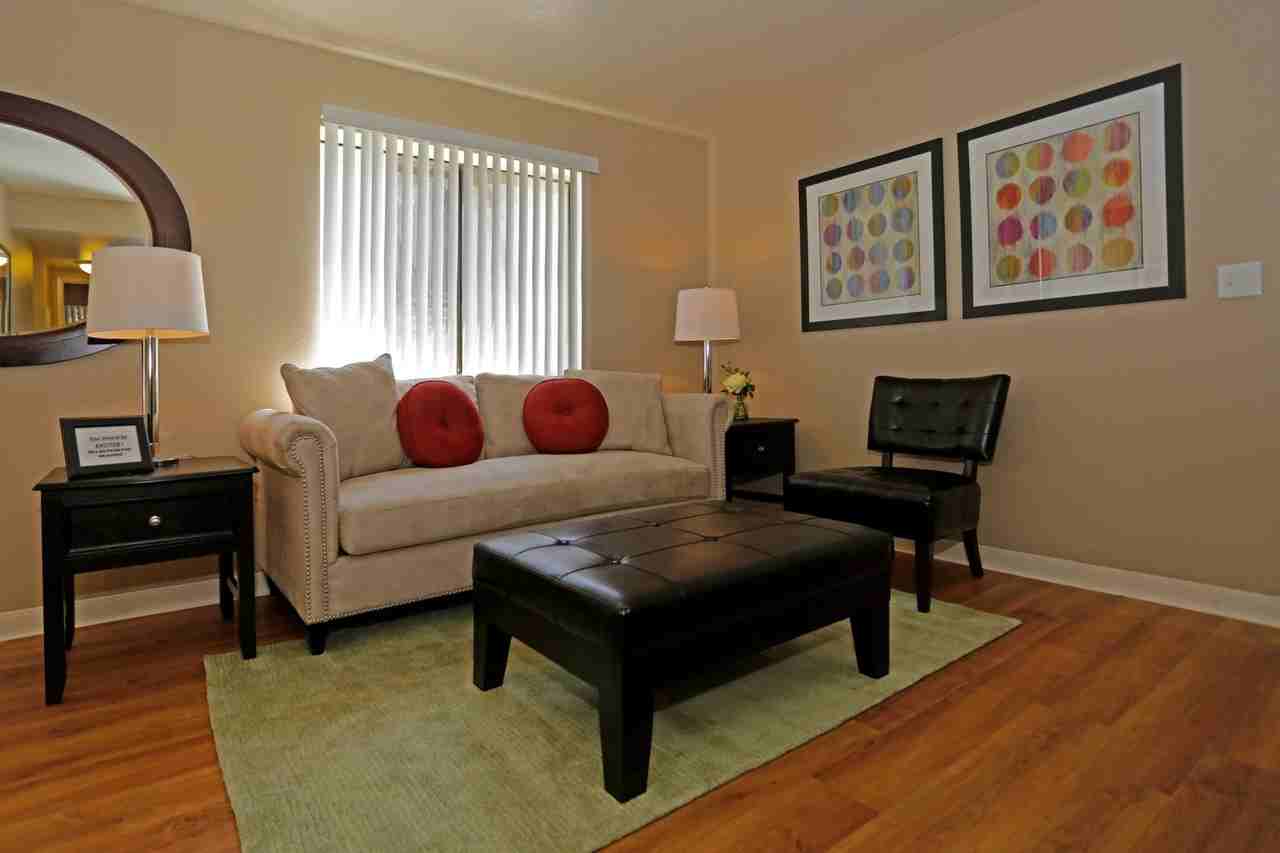 Acacia Apartments - Photo 5 of 25