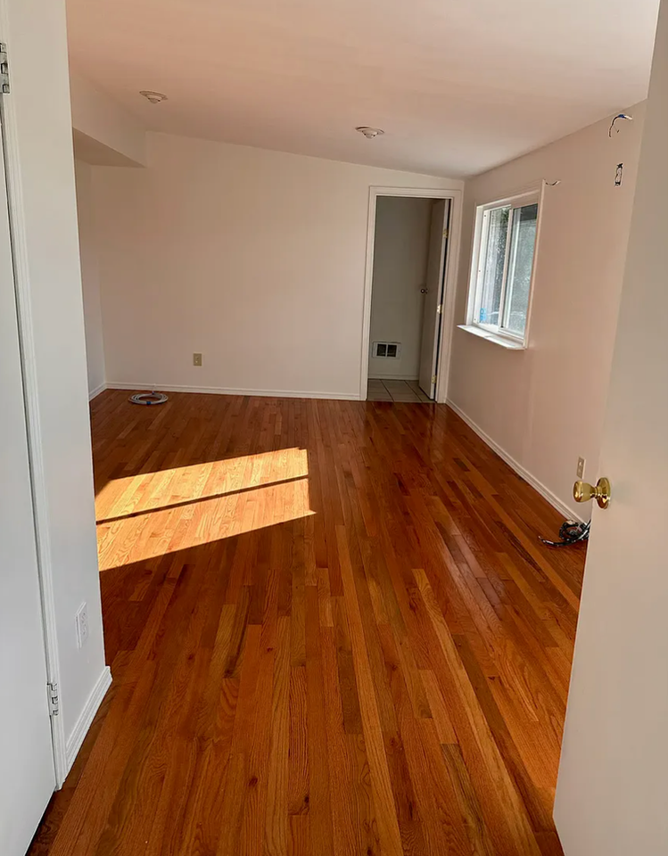 11635 Military Rd S - Photo 4 of 6