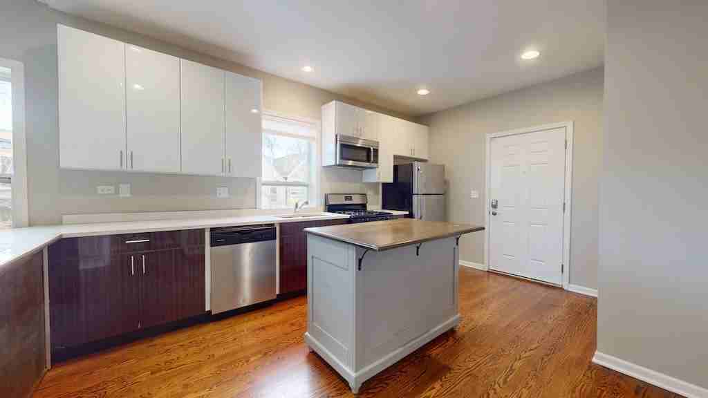 2099 W Fletcher St #9Q - Photo 2 of 20