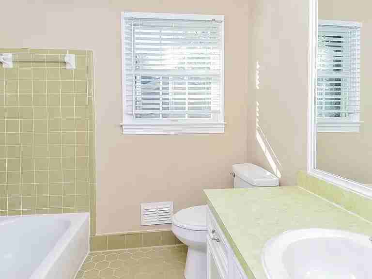 113 Sonning Rd #NA - Photo 4 of 10