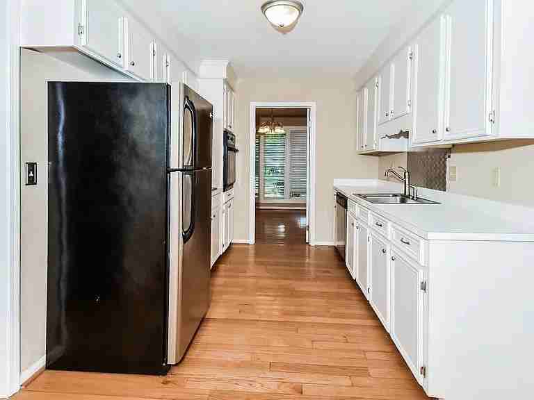 113 Sonning Rd #NA - Photo 6 of 10