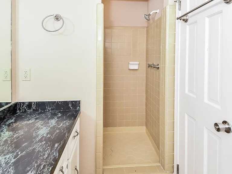 113 Sonning Rd #NA - Photo 7 of 10