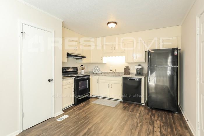 1819 Valley Run Cir - Photo 2 of 20