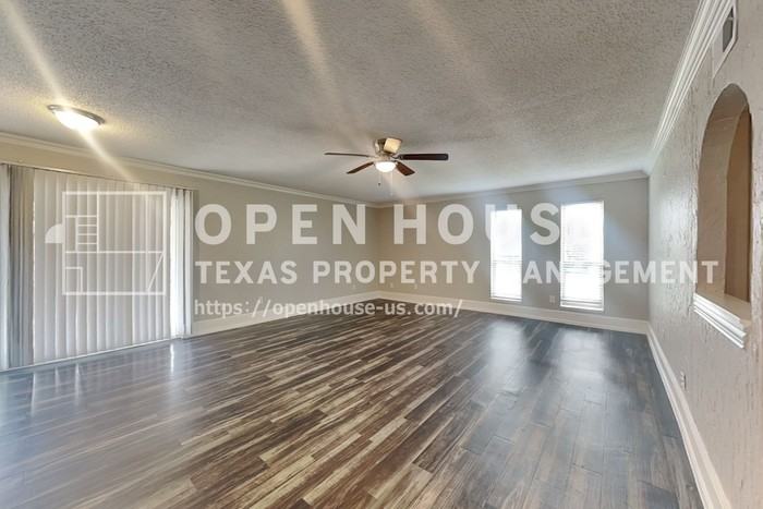 3704 Fairfield Dr - Photo 6 of 21