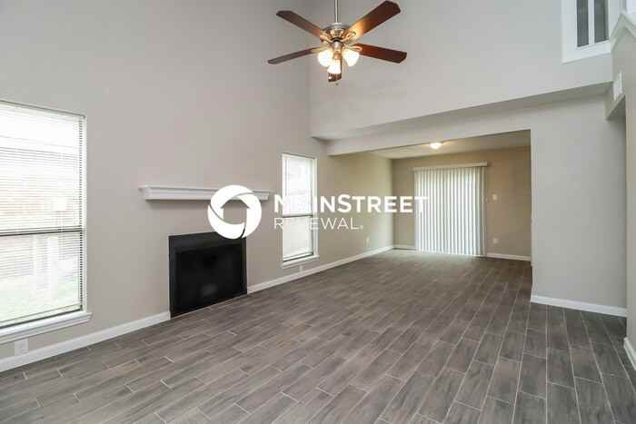 1516 Lincolnshire Way - Photo 3 of 17