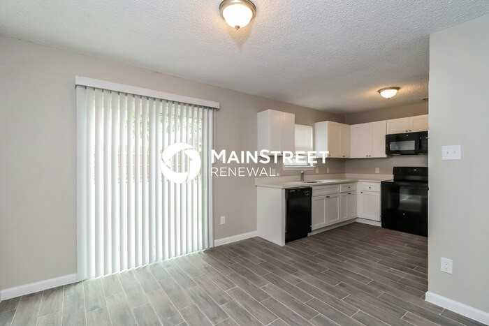 1516 Lincolnshire Way - Photo 6 of 17