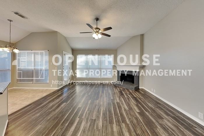 1708 Lansdale Dr - Photo 4 of 23