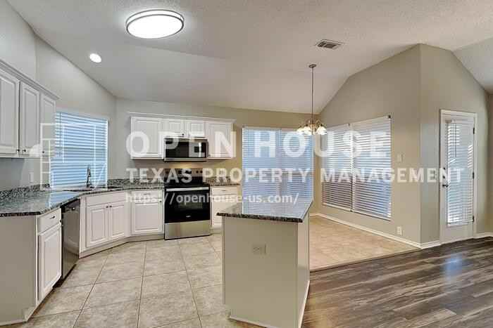 1708 Lansdale Dr - Photo 6 of 23