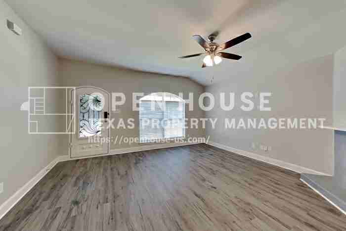 521 Hollyberry Dr - Photo 4 of 20