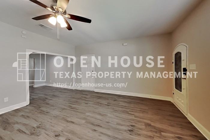 521 Hollyberry Dr - Photo 5 of 20