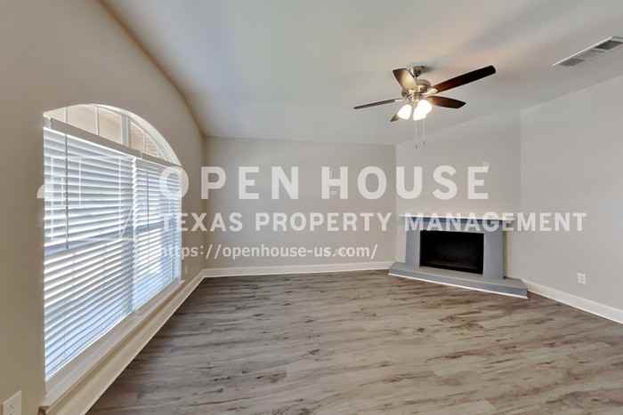 521 Hollyberry Dr - Photo 7 of 20