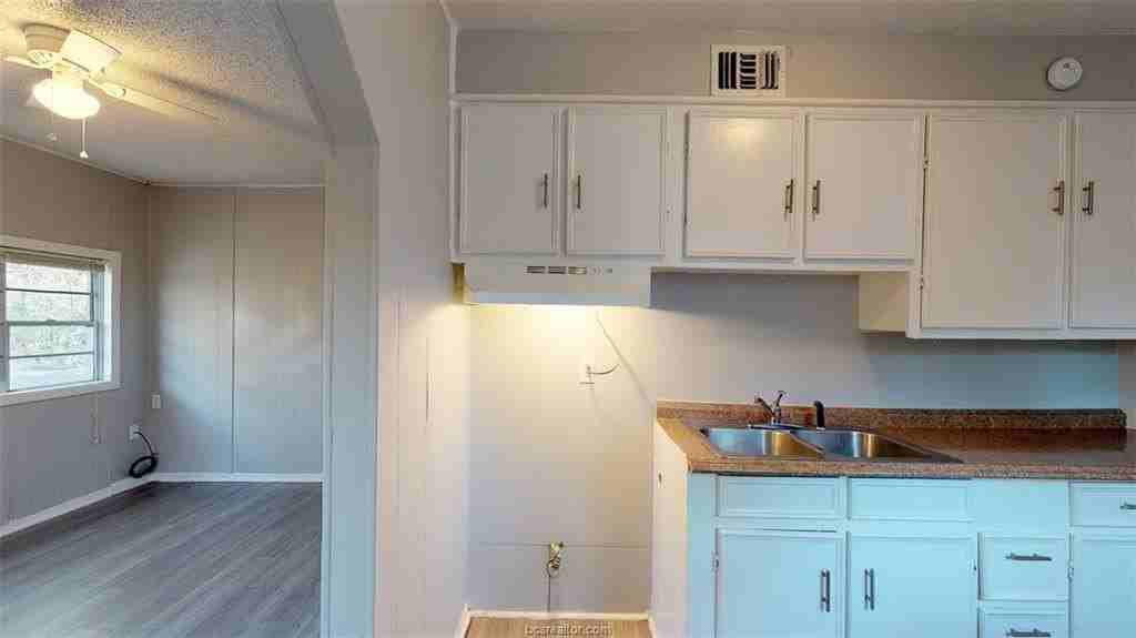 4000 Margaret St Unit A - Photo 5 of 40