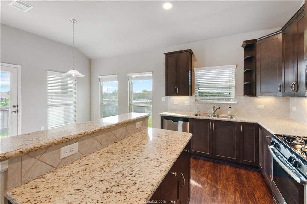 1077 Venice Dr - Photo 5 of 20