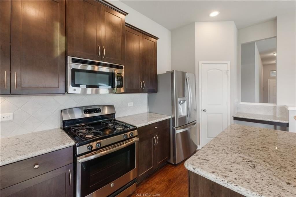 1077 Venice Dr - Photo 6 of 20